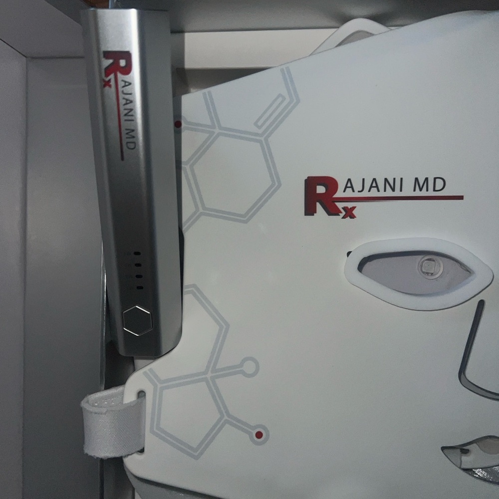 Rajani MD LED Face Mask - Picture 2 of 3